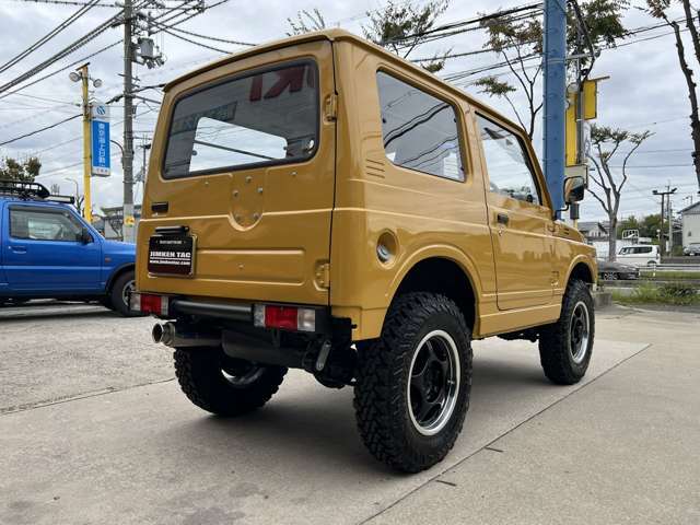 自社整備工場はもちろん板金工場も完備しておりますのでお車の整備、カスタム、板金修理、全塗装等なんでもご相談ください。