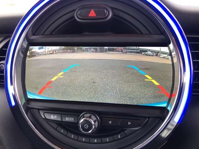 ☆バックカメラ☆　便利なバックカメラで安全確認もできます♪駐車が苦手な方にもオススメな便利装備です♪
