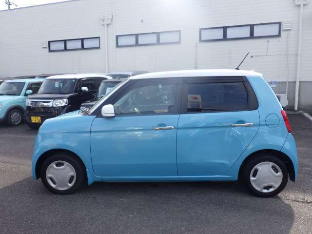 車庫証明申請はお客様によりお選びいただく形式を採らせていただいております　表示価格に車庫証明の申請費用は含まれておりませんので予めご了承ください