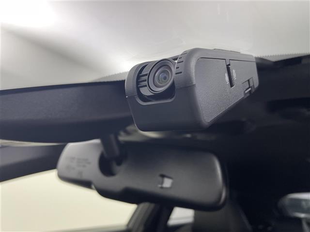 【ドライブレコーダー】映像・音声などの運転中の記録を残します。事故などを起こした起こされた時の証拠になりえますので、もしも時でも安心ですね。