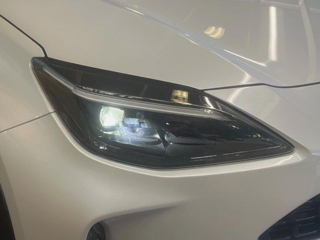 【LEDヘッドライト】悪天候や夜間走行時も良好な視界を確保し安心して運転できる高輝度LEDヘッドライトを装備！点灯速度が早く、消費電力も抑えられています。