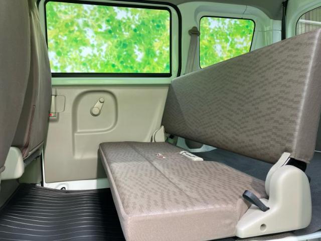 WECARSでは各商談席に大型モニターをご用意しております！見やすい大画面でゆったりと全国の在庫をご覧いただけます！是非ご来店お待ちしております！