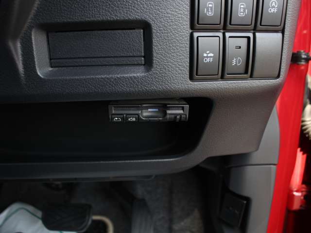 ETCももちろん装備！いまや無い車はないのではないかというくらいですがこちらも例外ではなく装備されております！後からつける手間もお金もかからず高速もスイスイなので友達・家族と遠出も楽しくなるはずです