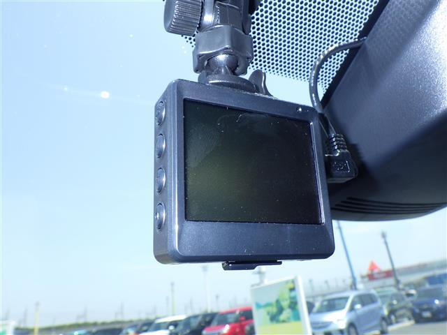 【ドライブレコーダー】映像・音声などの運転中の記録を残します。事故などを起こした起こされた時の証拠になりえますので、もしも時でも安心ですね。