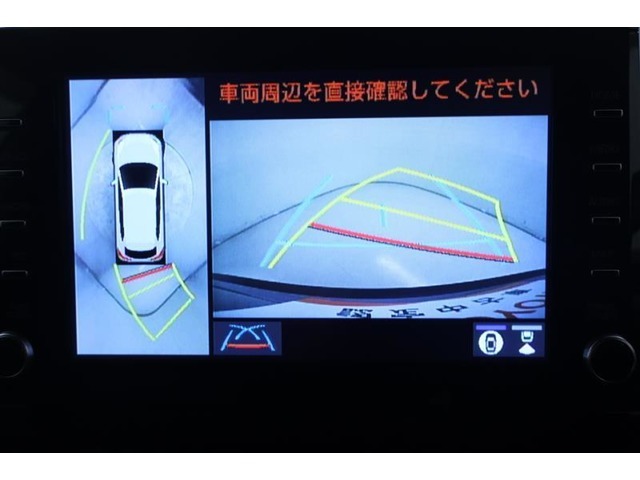 車を上から見たような視点のパノラミックビューモニター。後方の死角だけでなく左右や前方の障害物の発見もしやすくなります！