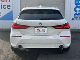 リアから見る二本出しのマフラーがいい雰囲気を出してます！