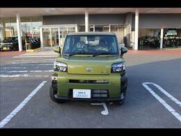 広い展示場には目移りしちゃうくらい軽・届出済未使用車が展示されてます