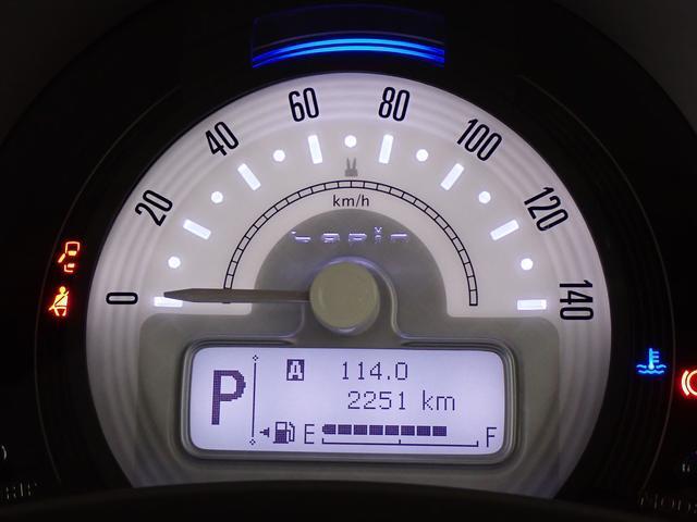 メーター上部の照明色で　エコ運転の確認ができます。ゲーム感覚でエコ運転を楽しめます。