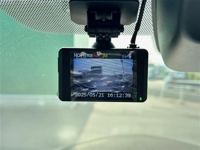 【ドライブレコーダー】映像・音声などの運転中の記録を残します。事故などを起こした起こされた時の証拠になりえますので、もしも時でも安心ですね。