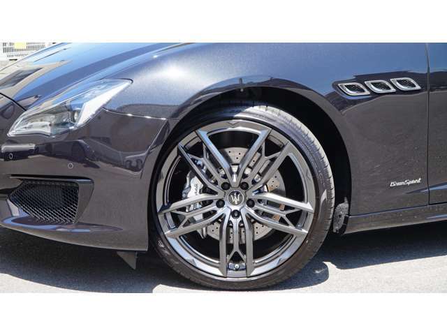 絶妙なデザイン クアトロポルテ グランスポーツ ワンオーナー 21年モデル 21aw ネリッシモ Marinathemoss Com