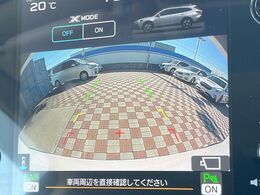 【フロント＆サイド＆バックカメラ】ドライバーから見にくい死角部分を映像で確認できるカメラを各所に装着。見通しがきかない場所や住宅密集地などを運転することが多い人におすすめの安心装備です。