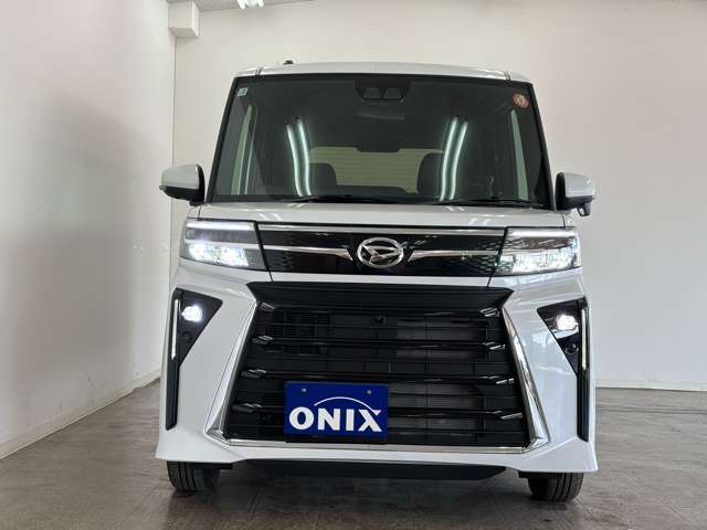 給油口を外からワンタッチで開けることができ、運転席から開ける手間を省けます。