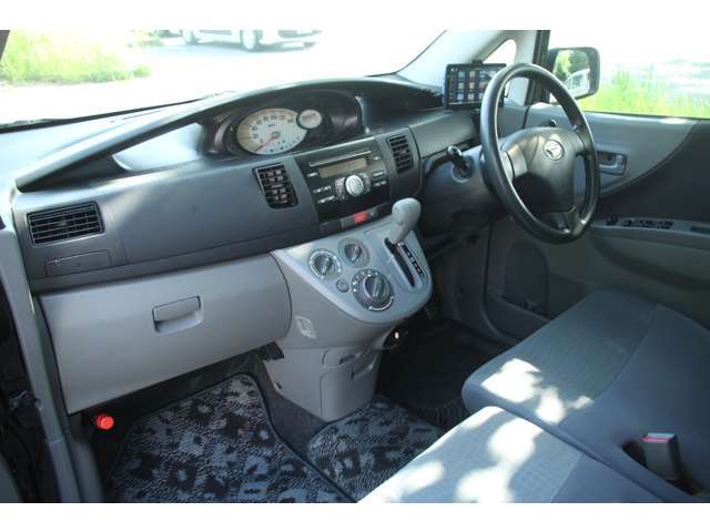 全車無料保証付き！小田原厚木道路小田原東インターから3分！リーズナブルな輸入車を常時40台以上展示しています。試乗OK！道幅の広い国道や近くの峠道を利用し走行テストも可能です。