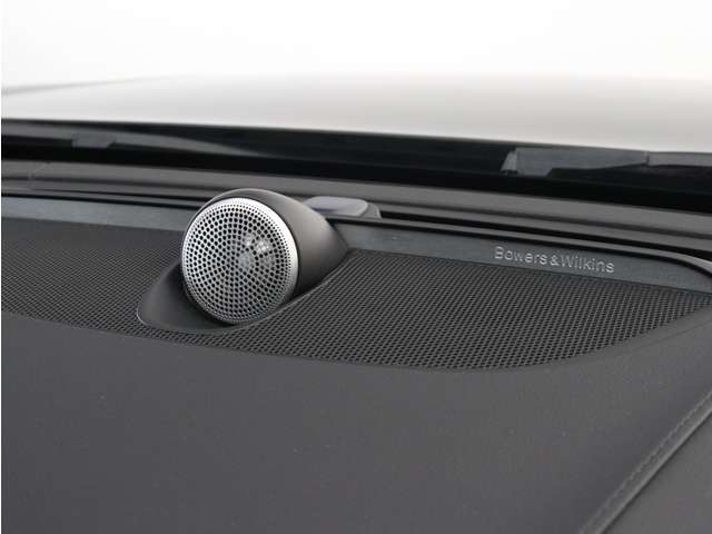【Bowers＆Wilkins】世界のオーディオファン垂涎のプレミアムサウンドシステムを搭載。コンサートホールのベストポジションに相当する音場空間を忠実に再現。乗る人すべてに驚きの音響体験を提供します