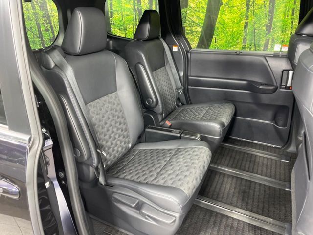 トヨタ ヴォクシー 1.8 ハイブリッド S-Z E-Four 4WD 2022年 3.3
