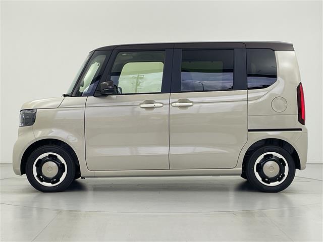 【左】当社基準による調査の結果、修復歴車と判断された車両は一部店舗を除き、販売を行なっておりません。万一、納車時に修復歴があった場合にはご契約の解除等に応じます。