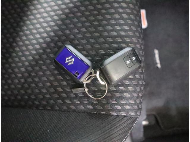 リモコンキーを取り出さなくてもエンジンのON/OFFやドアの開錠・施錠がスイッチ一つで行えるスマートキーです♪