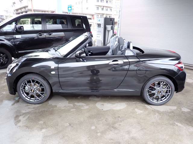 ☆届出済み未使用車☆Bセンサー☆スマートキー☆電動オープン☆Aライト☆低金利フェア実質金利3.9％！会員制サービス「ROYALMEMBER制度」あり。詳しくはスタッフ迄！