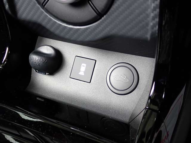☆届出済み未使用車☆Bセンサー☆スマートキー☆電動オープン☆Aライト☆低金利フェア実質金利3.9％！会員制サービス「ROYALMEMBER制度」あり。詳しくはスタッフ迄！
