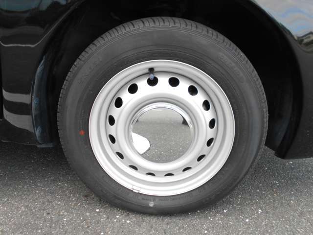 純正ホイール装着車です。