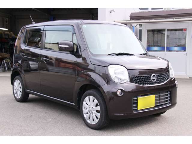 内外装きれいに整えて展示しております。なるべくきれいな車を仕入れ、年式の割には「きれい」と思っていただけるように心がけております。