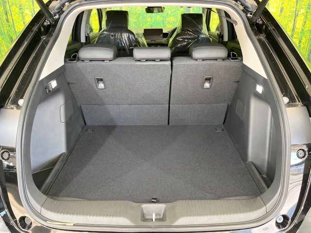 後席を格納すると、これだけの広さが！シーンに合わせたシートアレンジで、大きな荷物も積むことが出来ます♪