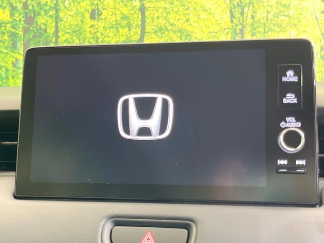 【メーカー純正ナビ】インテリアに溶け込むスタイリッシュな「専用設計」メーカーナビを装備♪視認性や操作性など基本性能にも優れ、より上質なカーライフをお楽しみいただけます。