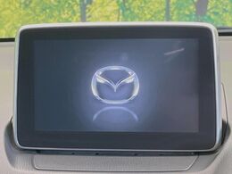 【マツダコネクトナビ】車内の雰囲気にマッチした一体型タイプのナビ。各種車輌設定やBluetooth再生等、様々な機能が楽しめます。直感的なダイヤル操作が可能で、使い勝手も良好です。