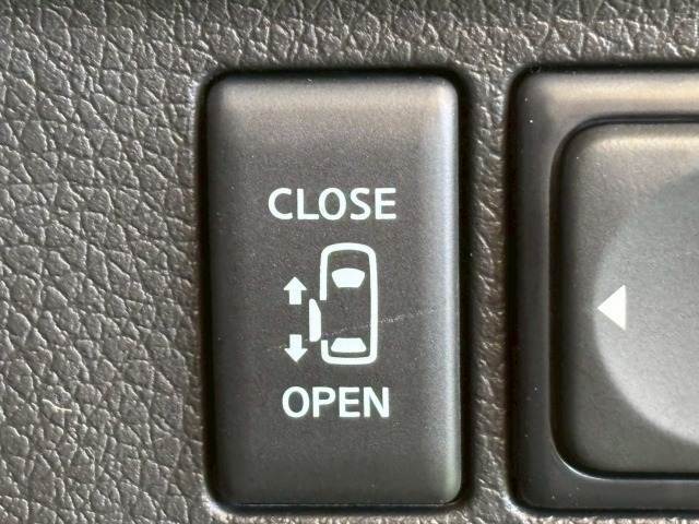【電動スライドドア】運転席よりボタンひとつで開閉可能なスライドドアです。