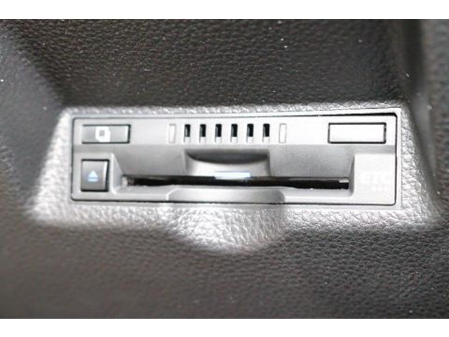 ETC車載器を装備。　高速道路の料金所の通過がスムーズです。