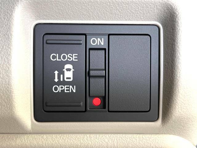 【問合せ：0749-27-4907】【パワースライドドア】スマートキーや運転席のスイッチでスライドドアの開閉が可能♪電動だから力を入れてドアを開ける必要が無く、小さいお子様でも簡単開閉。