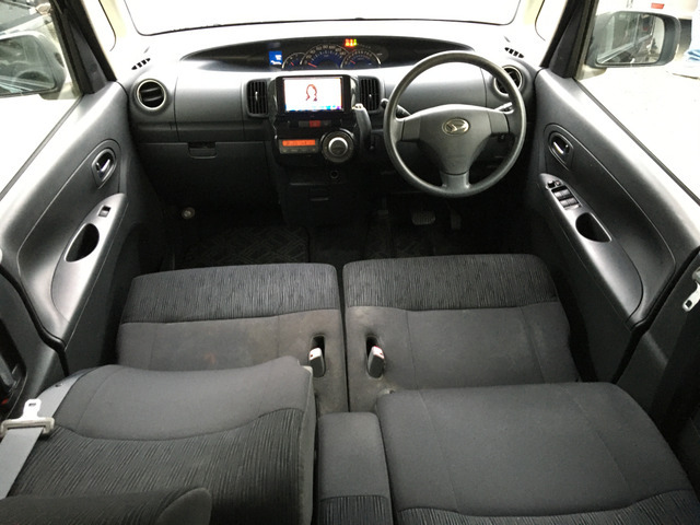 カーズ大阪では中古車販売をメインに各種保険の取扱、板金修理まで幅広く対応しています。中古車販売は全国どこでも対応可能！遠方の方でも安心して買ってもらえるような取り組み・工夫を行なっています。