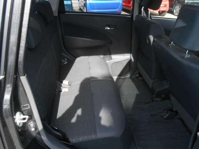 バッテリーやリモコン電池有ります。リモコン電池は無料交換しています。