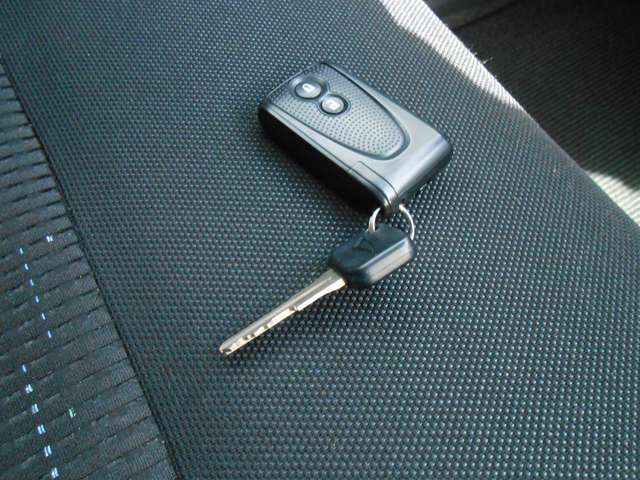 中古部品を使用しております。デーラーと見比べてください。