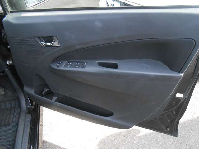 お客様専用駐車場有ミドリのスペースにどうぞ。