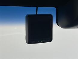 【バックミラー】大きくて見やすいので、後方を見るときも安心です！