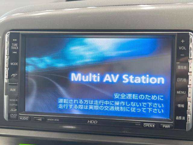 【純正ナビ】人気の純正ナビを装備しております。ナビの使いやすさはもちろん、オーディオ機能も充実！キャンプや旅行はもちろん、通勤や買い物など普段のドライブも楽しくなるはず♪