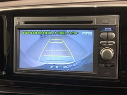 リバースギアに入れるだけで後方の表示へ切り替わります。夜間や雨の日の駐車も楽になりますよ。