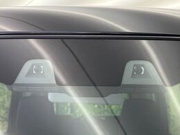 【スズキ　セーフティサポート】走行中に前方の車両等を認識し、衝突しそうな時は警報とブレーキで衝突回避と被害軽減をアシスト。より安全にドライブをお楽しみいただけます。