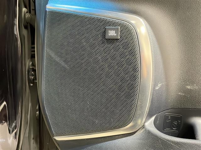 【JBL（プレミアムサウンド）】トヨタでお出かけの際には、ぜひ素敵な音楽体験を！ありふれた一日にも特別な体験を！ドライブの時間を上質な音楽でお楽しみいただけるサウンドシステムが搭載されています♪