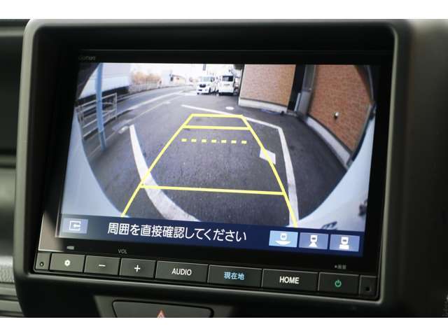 リアワイドカメラシステムを装備！画面に表示されるビュー切り替えボタンを操作するとで、ノーマルビュー・ワイドビュー・トップダウンビューの切り替えが可能。9インチワイドディスプレーでリアの視界も良好です。