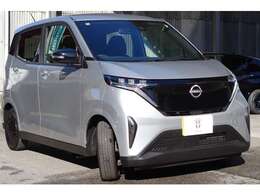 年式相応ですが、納車時にはできる限りキレイに納車させていただきます。どうしても気になるところ等ありましたら、低価格にてお直しいたしますので、何なりとお申し付けください。