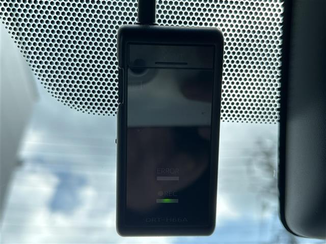 お車の内外装クリーニングにも自信があります。細部にいたるまでチェックして仕上げを行っていきます。※有償