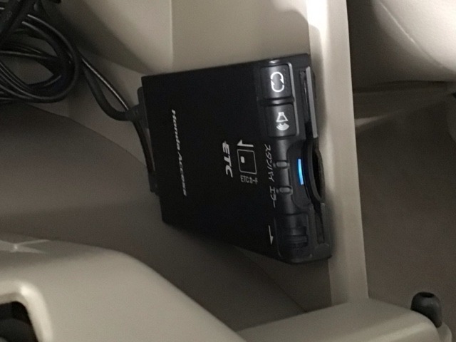 【ETC車載器】もはや必須アイテムのETCを搭載！高速道路のご利用時にとても便利！わずらわしい料金所での現金支払いが不要となりスムーズに通過できます♪