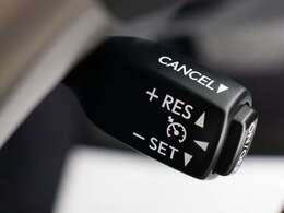 【オートクルーズコントロール】搭載。アクセル操作なしでも車が自動でスピードを保ってくれる機能です長距離の高速は楽々です