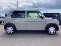 指定工場は別名民間車検場と呼ばれ、陸運支局に代わって車検（検査）を行うことができる工場です。そのため陸運局と同じ検査ラインを自社の工場に持っています。実際の車検の検査を自社で行うことができます。