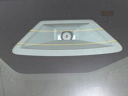【スズキ　セーフティサポート】走行中に前方の車両等を認識し、衝突しそうな時は警報とブレーキで衝突回避と被害軽減をアシスト。より安全にドライブをお楽しみいただけます。