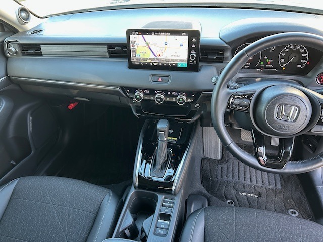 【HondaSENSING】衝突を予測してブレーキをかけたり、前のクルマとちょうどいい距離でついていったりできる多彩な安心・快適機能を搭載した先進の安全運転支援システムです。