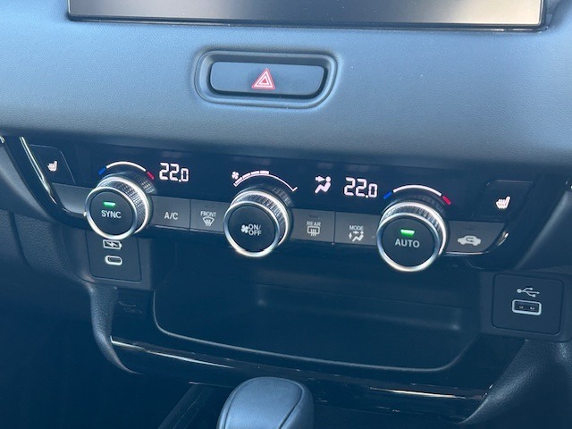 空気浄化や脱臭効果のあるプラズマクラスター技術を搭載したオートエアコンです。お好みの温度を設定すると自動で温度や風量を調整します。