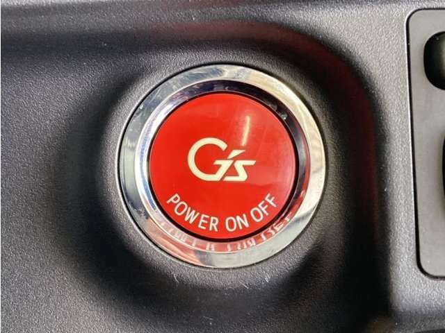 G’s専用のエンジンスタートボタンです。キーが車内にあれば、エンジンの始動・停止はブレーキを踏んでスイッチを押すだけ！キーを取り出す手間を省き、ワンプッシュでエンジンを操作出来ます。